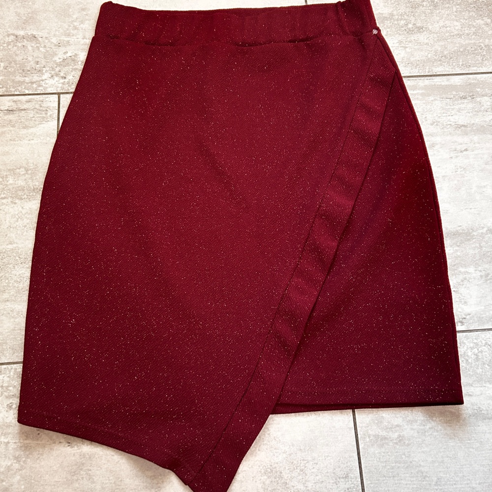 Papaya Skirt size Medium burgundy